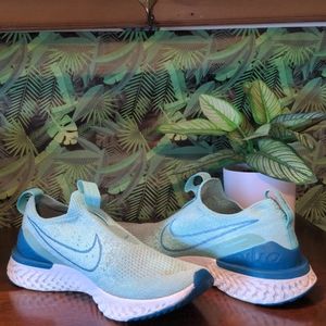Boys Nike Epic React Flyknit Size 4.5Y